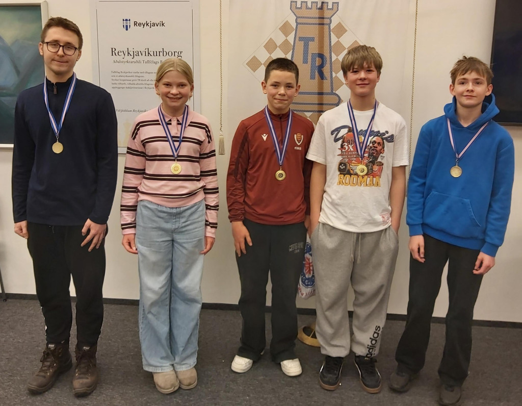 Efsta B-sveitin: Kevin, Emilía, Pétur Leó, Askur