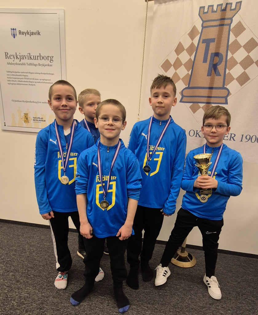 Sigursveit Rimaskóla: Patrekur, Mikael Mar, Kristfor Jokull, Sævar Svan. Liðssjóri Helgi 