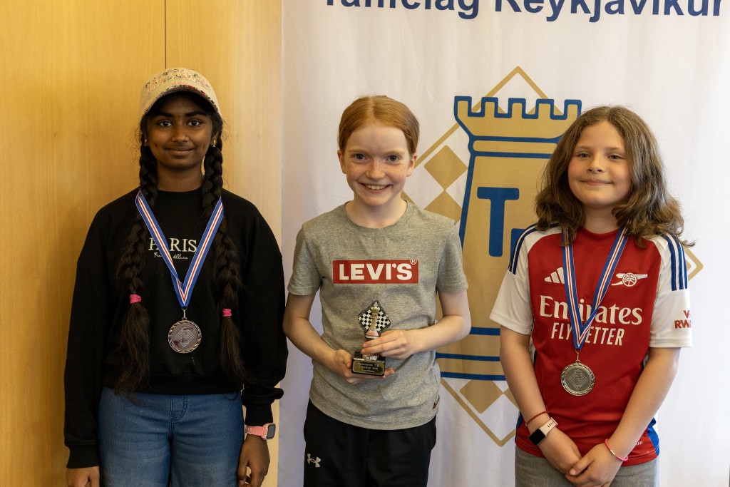 Stúlknaverðlaun: Likhithasri Sathiyaraj, Katrín Ósk Tómasdóttir, Miroslava Skibina
